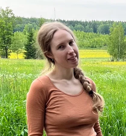 Sara, founder of The Crunchy Cardamom